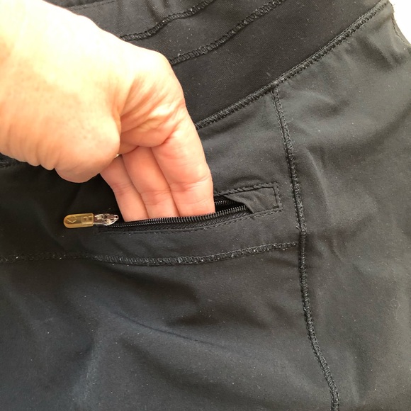 Oiselle running skirt with built-in shorts! In EUC - Picture 6 of 6